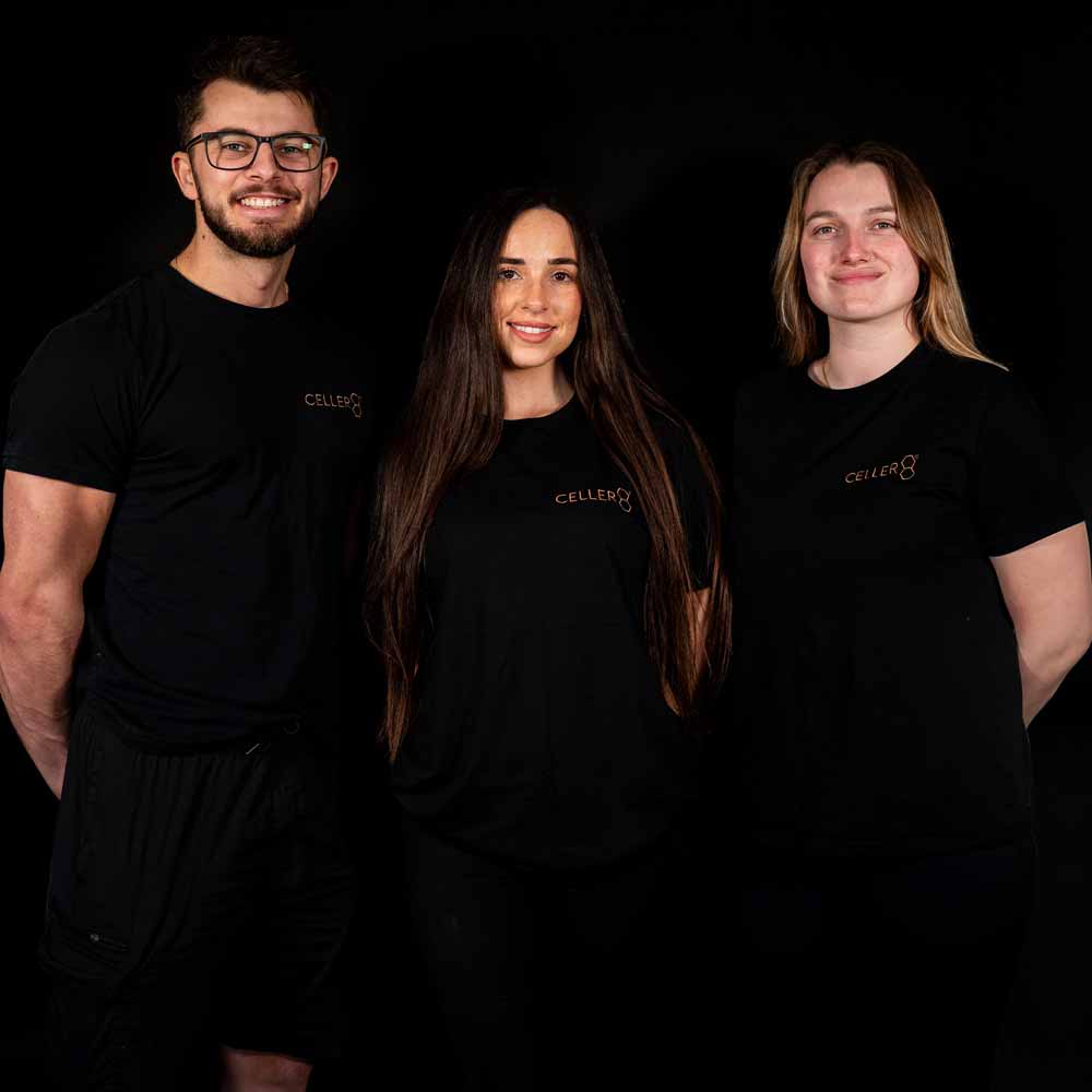 Adjusting CELLER8 in hands