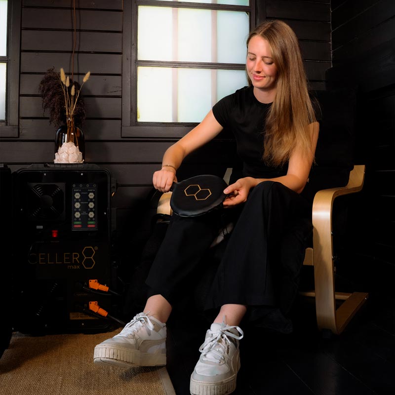 Duo laying down on CELLER8 mat